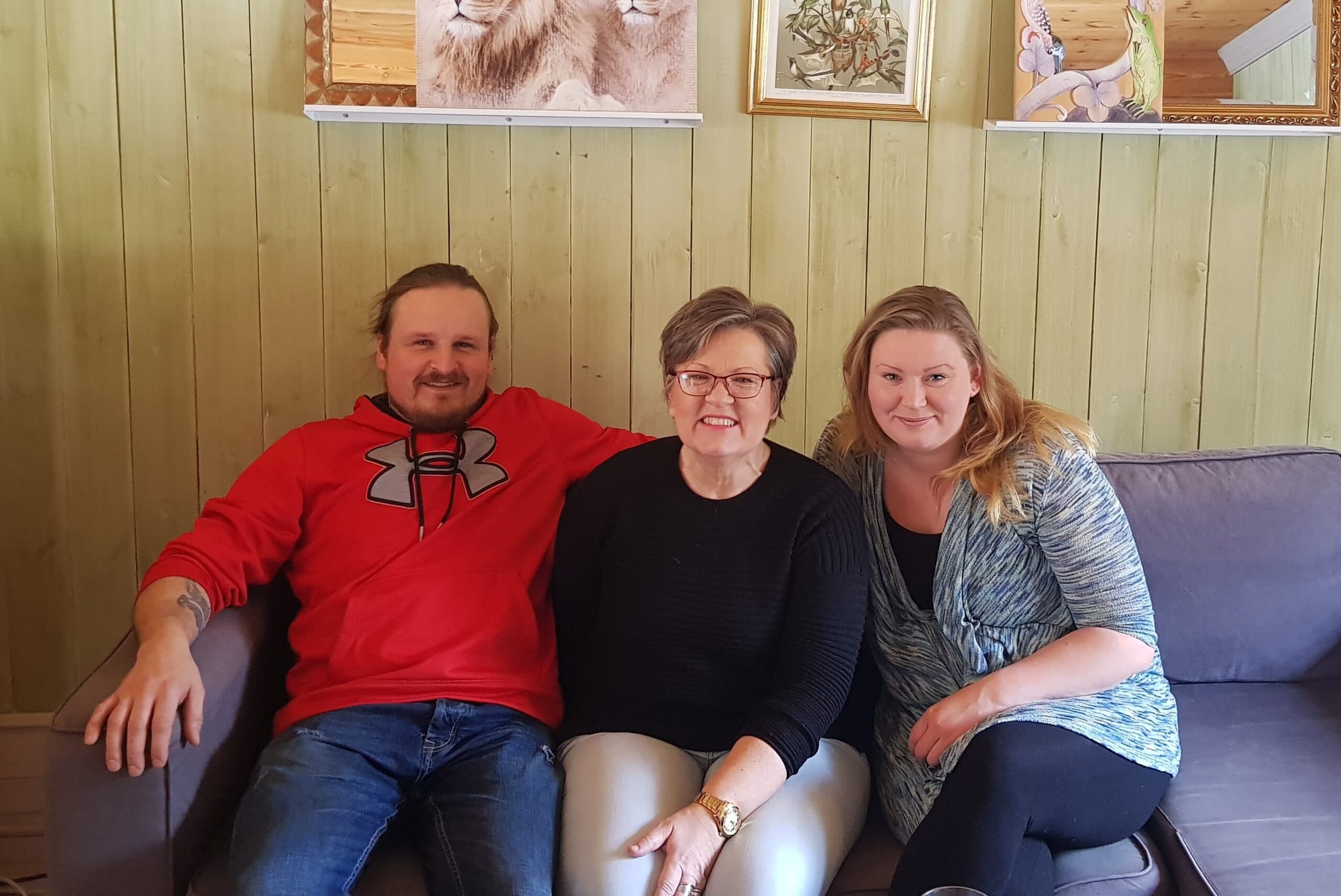 Katarina med Linda och Jonas på Sannegården